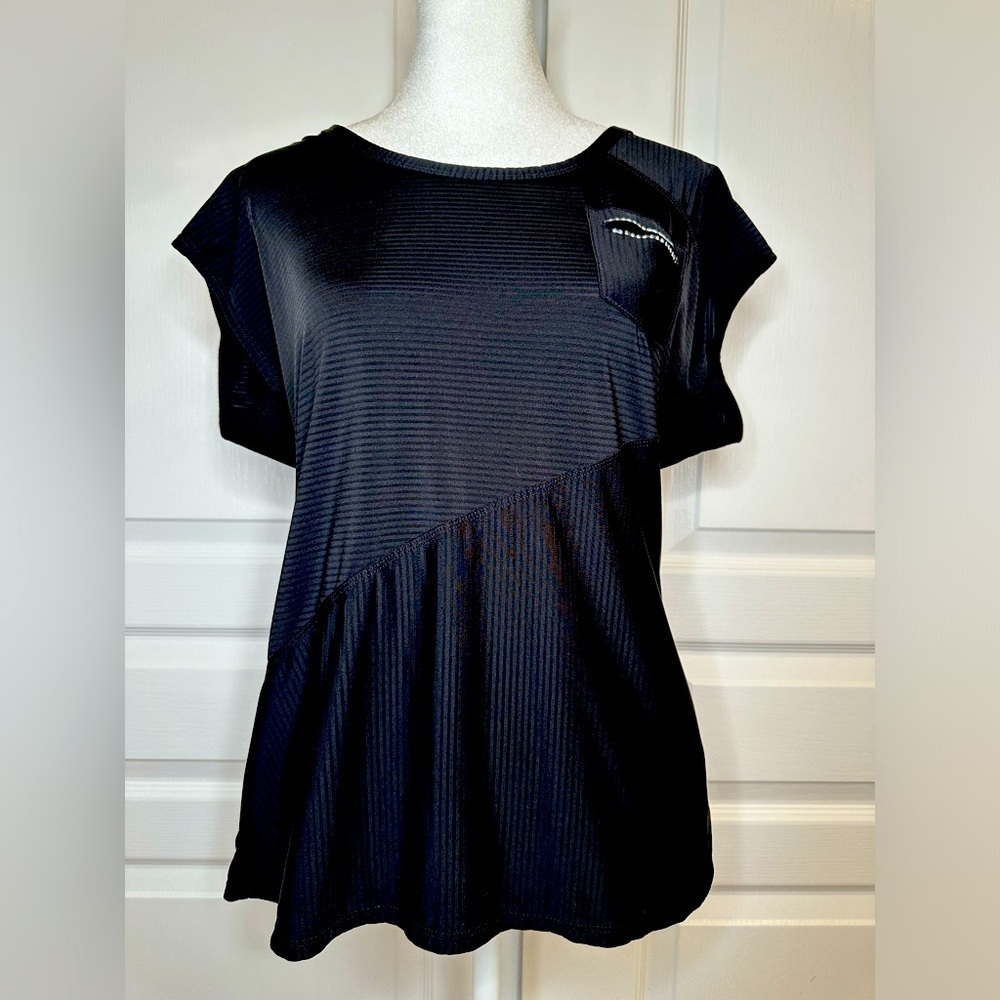 Athleta Black Ribbed Short Sleeve Athletic Top Size Small Cap Sleeve Pocket